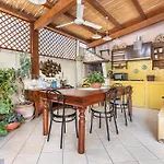 Guesthost - Stunning Paola With Swimming Pool & Terrace! Appartamento *