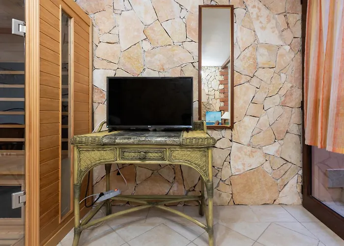 Guesthost - Stunning Paola With Swimming Pool & Terrace! *