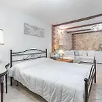 아파트 Guesthost - Stunning Paola With Swimming Pool & Terrace! *