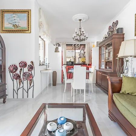 Daire Guesthost - Stunning Paola With Swimming Pool & Terrace!