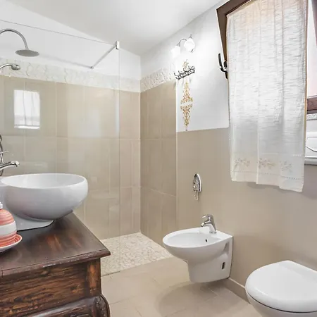 Appartamento Stunning Paola With Swimming Pool & Terrace!