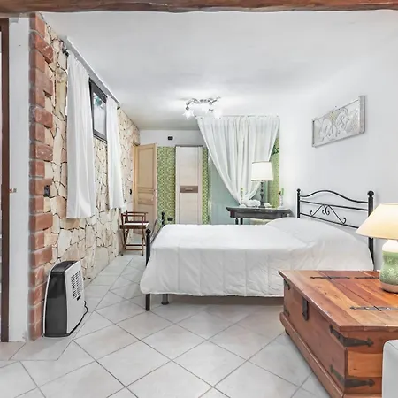 Guesthost - Stunning Paola With Swimming Pool & Terrace! *