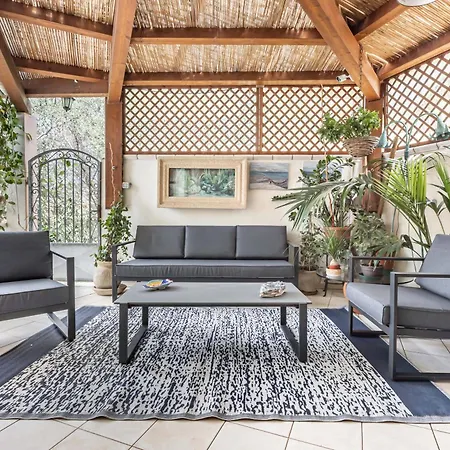 Guesthost - Stunning Paola With Swimming Pool & Terrace! דירה *