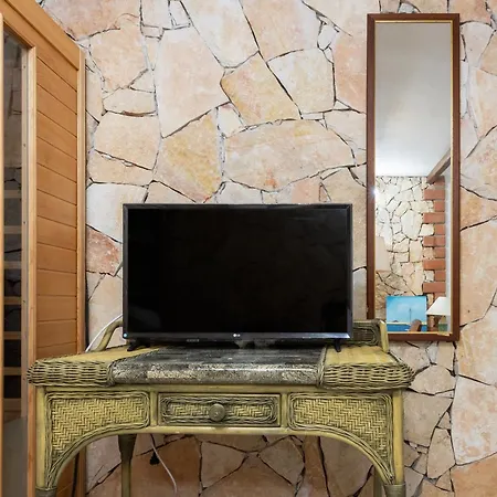 Guesthost - Stunning Paola With Swimming Pool & Terrace! Apartment