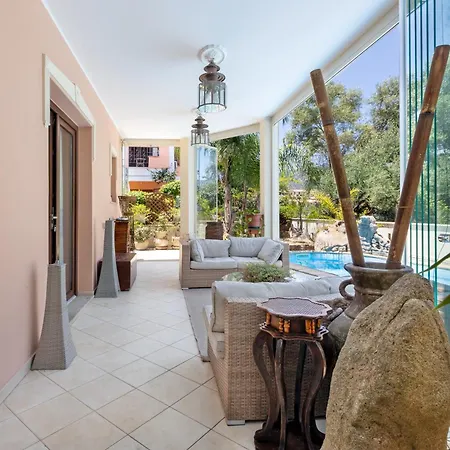 Guesthost - Stunning Paola With Swimming Pool & Terrace! Daire Villasimius