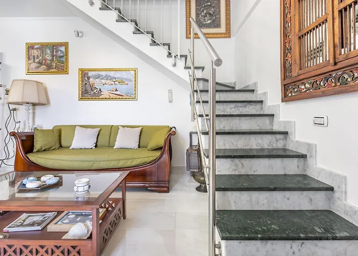 Guesthost - Stunning Paola With Swimming Pool & Terrace! *