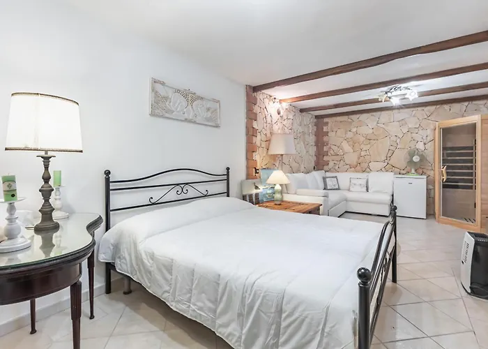 Daire Guesthost - Stunning Paola With Swimming Pool & Terrace! *