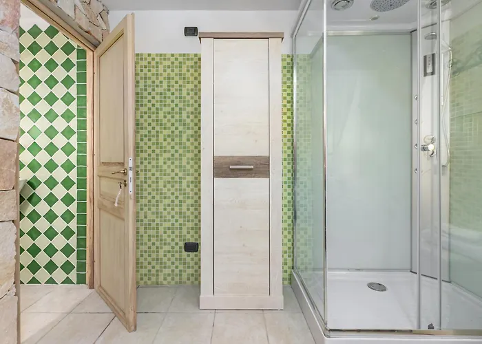 Guesthost - Stunning Paola With Swimming Pool & Terrace! דירה *