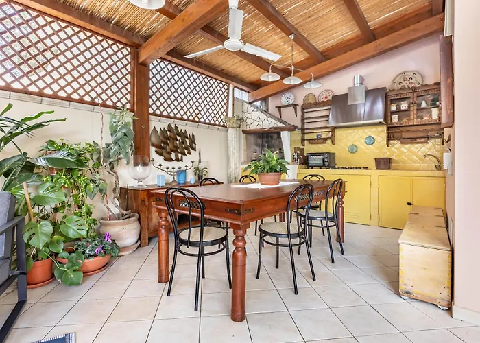 Guesthost - Stunning Paola With Swimming Pool & Terrace! Appartamento *