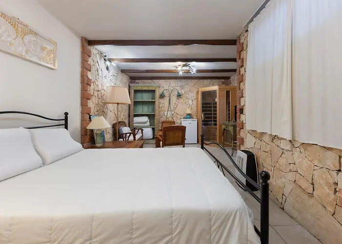 Guesthost - Stunning Paola With Swimming Pool & Terrace! *